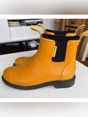 Women’s Yellow and Black Merry People Ankle Rain boots Size 39 (8.5)